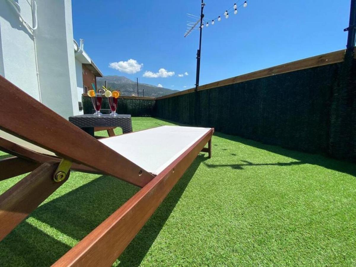 Rooftop Apartment With Garden In ヨアニナ エクステリア 写真